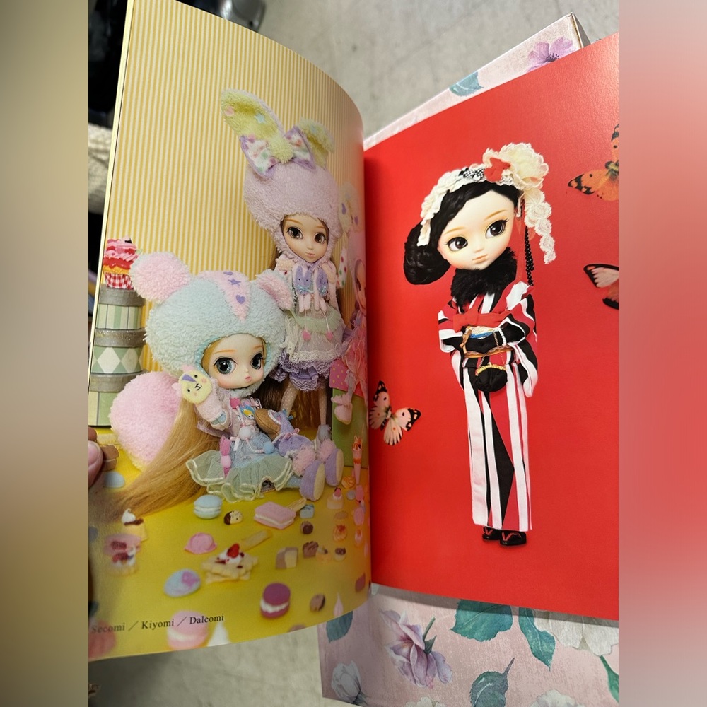 Pullip Doll Book - Picture 5 of 8
